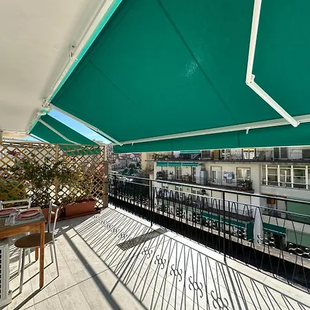 Wh - Attico Monolocale Con Parcheggio Gratuito E Grande Terrazza - A 5 Minuti Dal Centro - Wifi 아파트 *